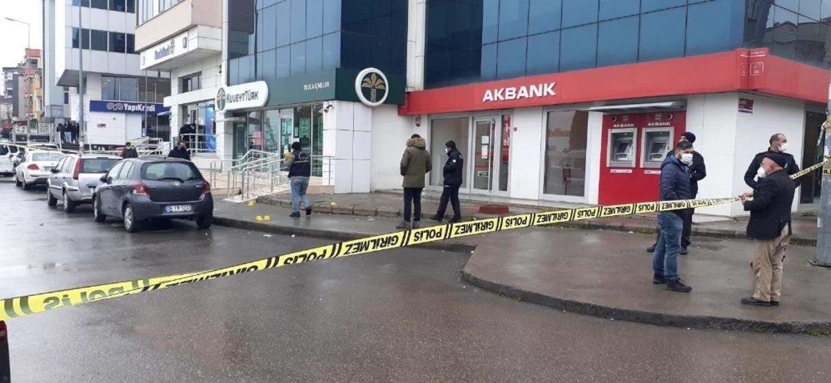 Tuzla&rsquo;da banka kuyruğunda tartışma kanlı bitti