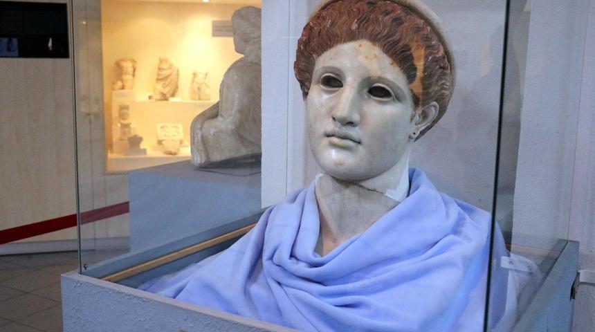 Dünyada eşi yok! 50 yıldır müzede sergilenen heykel 'Artemis'e ait çıktı