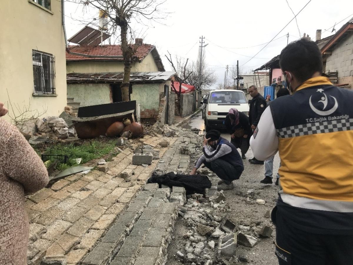 Konya&rsquo;da &ccedil;&ouml;ken duvarın altında kalan 5 yaşındaki &ccedil;ocuk &ouml;ld&uuml;