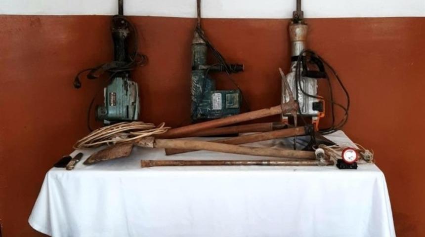 Susurluk&rsquo;ta ka&ccedil;ak kazı yapan 5 kişi yakalandı