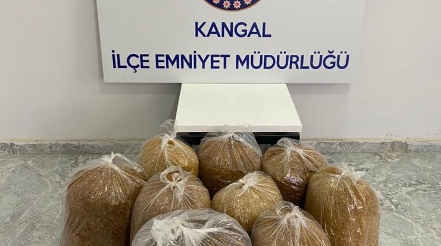 Durumundan ş&uuml;phelendikleri ara&ccedil;tan 60 kilogram t&uuml;t&uuml;n &ccedil;ıktı