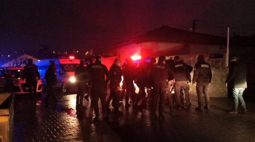 İki taraf arasında baltalı kavgaya polis m&uuml;dahalesi