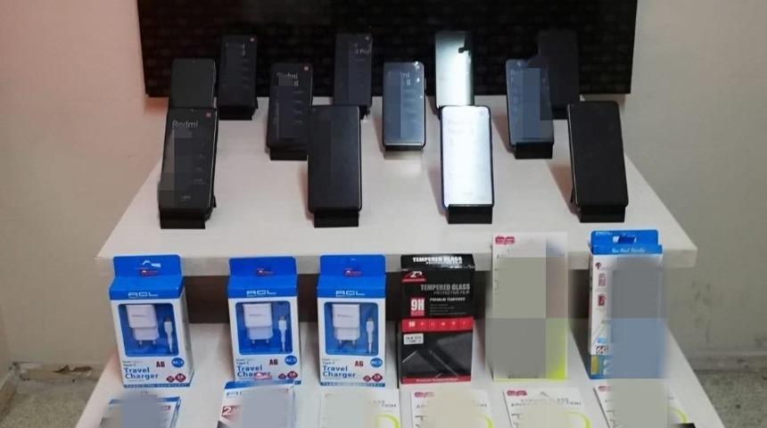 Malatya&rsquo;da ka&ccedil;ak cep telefonu operasyonu