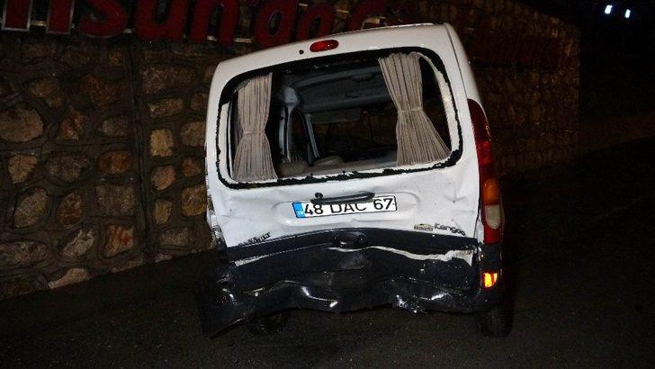 Otomobil hafif ticari araca çarptı: 1 yaralı G3