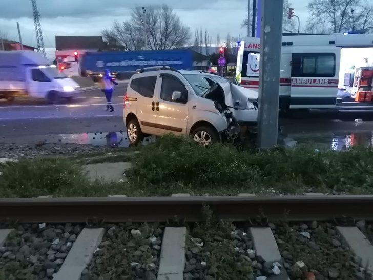 Ovaköy’de trafik kazası: 1’i ağır 5 yaralı G3