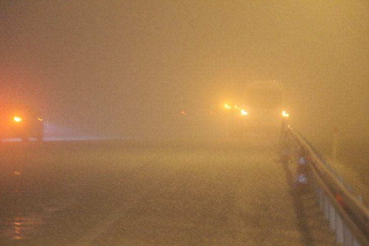 Denizli-Antalya karayolunda etkili olan kar ve sis ulaşımı olumsuz etkiledi G2