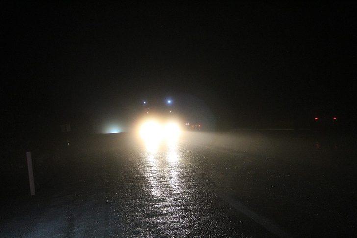 Denizli-Antalya karayolunda etkili olan kar ve sis ulaşımı olumsuz etkiledi G4