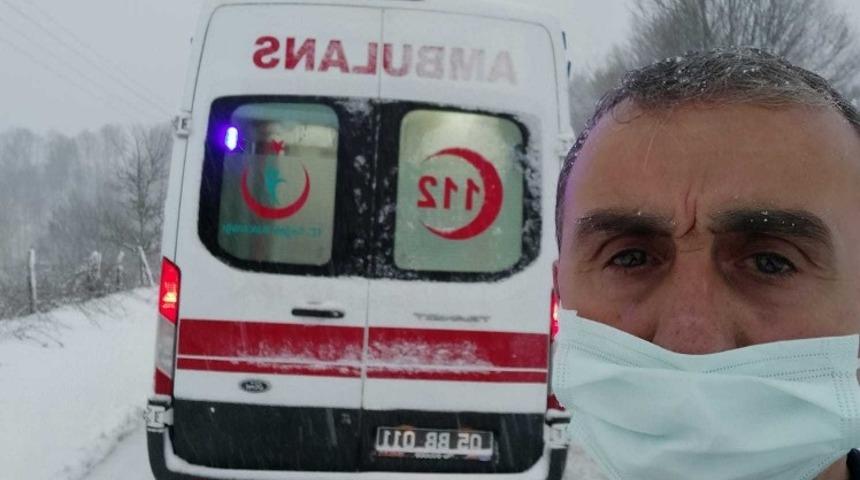 Ambulans karda mahsur kaldı