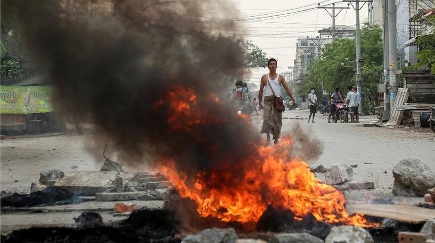 Myanmar'da darbe: G&uuml;venlik g&uuml;&ccedil;leri '7 yaşındaki bir kız &ccedil;ocuğunu &ouml;ld&uuml;rd&uuml;'