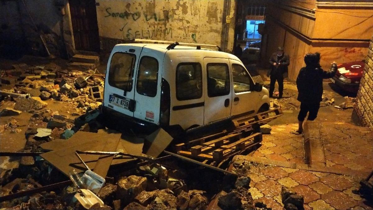 Kahramanmaraş&rsquo;ta şiddetli yağmur sonrası okulun istinat duvarı &ccedil;&ouml;kt&uuml;