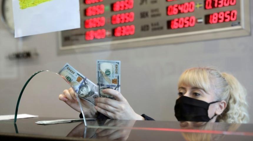 Döviz piyasası Irak'ı izliyor