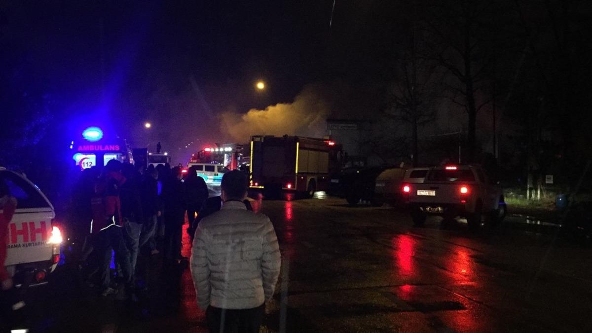 Bursa&rsquo;da fabrika yangını...Milyon değerindeki malzemeler k&uuml;le d&ouml;nd&uuml;