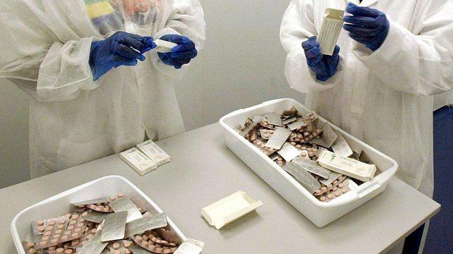 Covid-19 aşıları: Zengin devletler neden gelişmekte olan &uuml;lkelerin aşı &uuml;retimine  engel  oluyor? 3