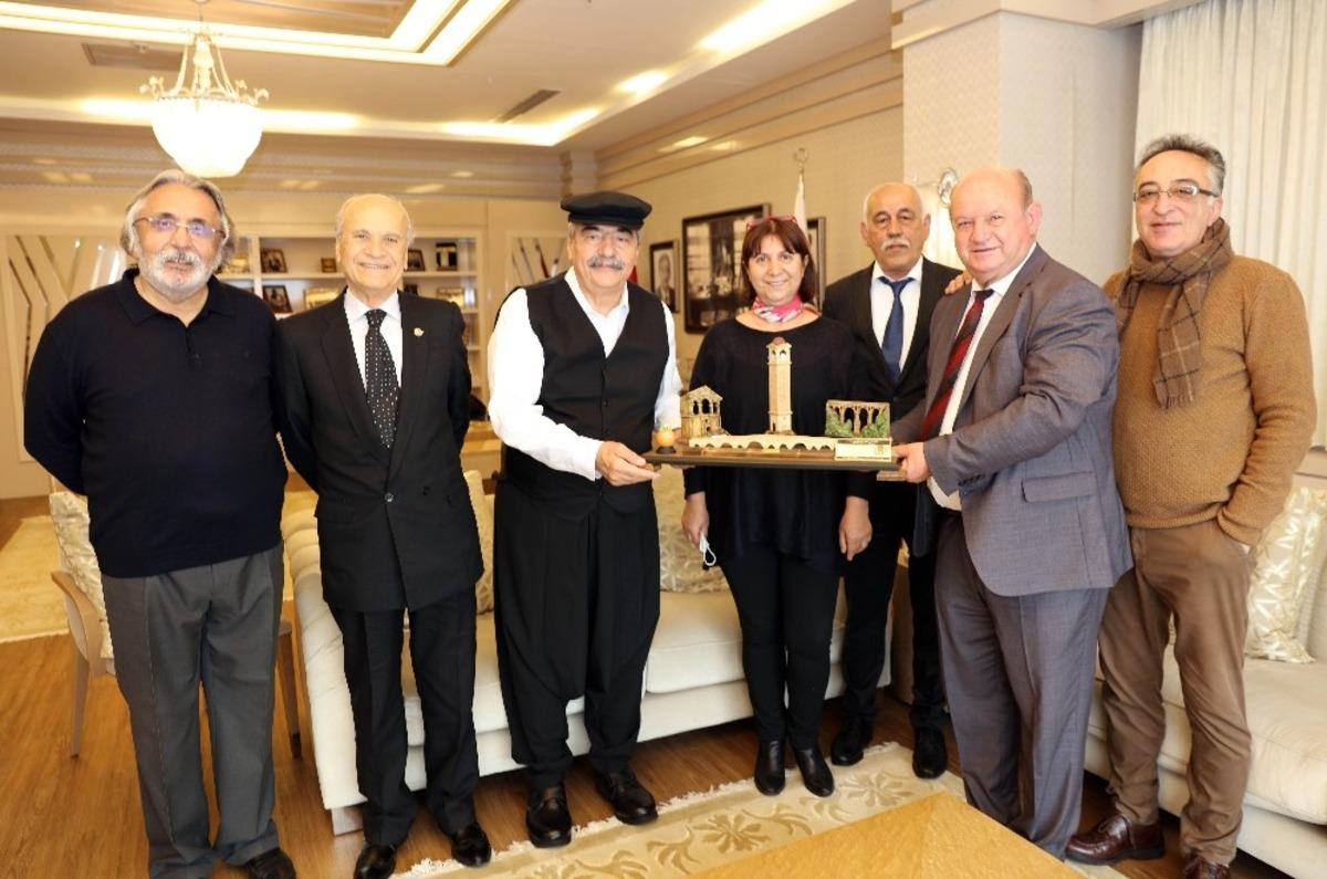 SANKO Onursal Başkanı Abdulkadir Konukoğlu&rsquo;na onur &ouml;d&uuml;l&uuml;