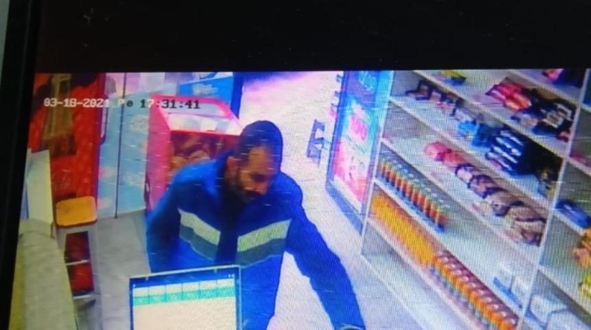 T&uuml;t&uuml;n hırsızı kameraya yakalandı