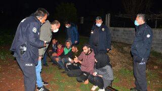 Film gibi kovalamaca! 30 kilometre kaçtılar, patates tarlasında yakalandılar