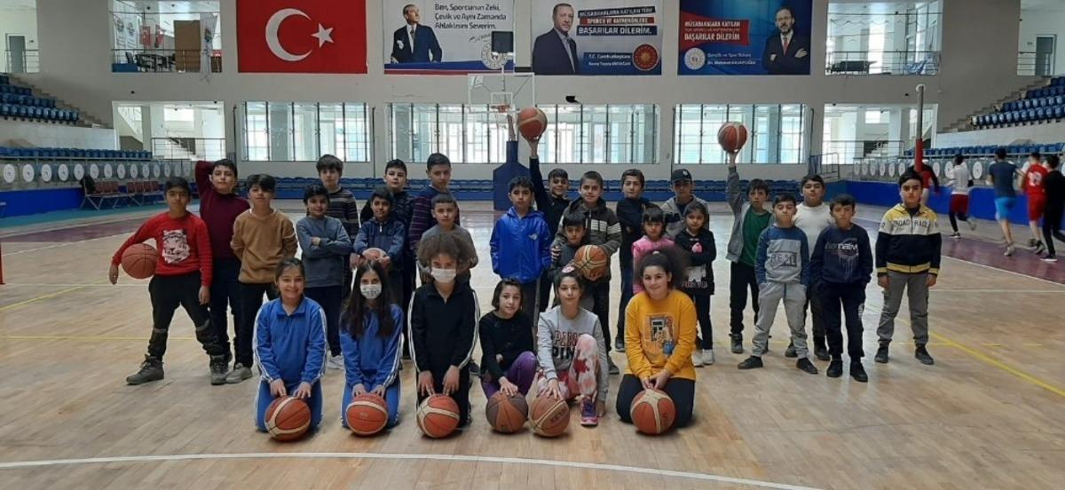 Hakkari Belediyesinin kurslarına b&uuml;y&uuml;k ilgi