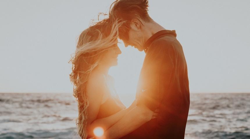 İlişki uzmanlarından hayati önem taşıyan tüyolar! İlişkinizin heyecanının devam etmesi için yapmanız gereken 13 adım