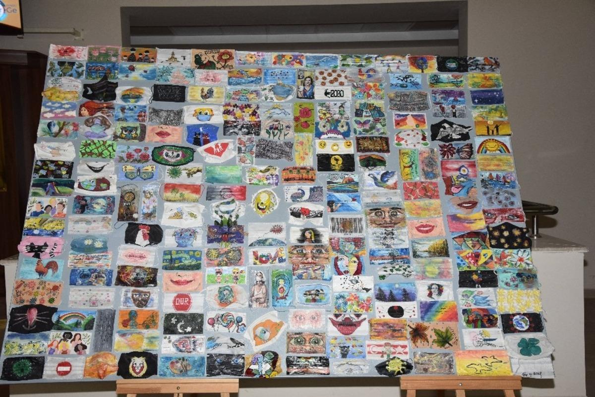 Korona vir&uuml;s s&uuml;recinde maskeler sanata d&ouml;n&uuml;şt&uuml;r&uuml;ld&uuml;