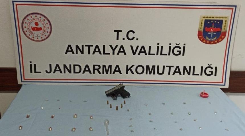 Jandarma&rsquo;dan uyuşturucu operasyonu: 4 g&ouml;zaltı