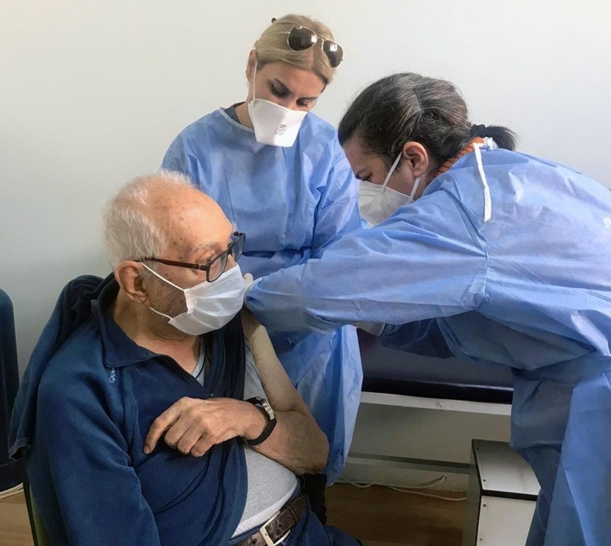 Muğla&rsquo;nın y&uuml;zde 15&rsquo;i 1&rsquo;inci doz, y&uuml;zde 10&rsquo;u 2&rsquo;nci doz aşı oldu