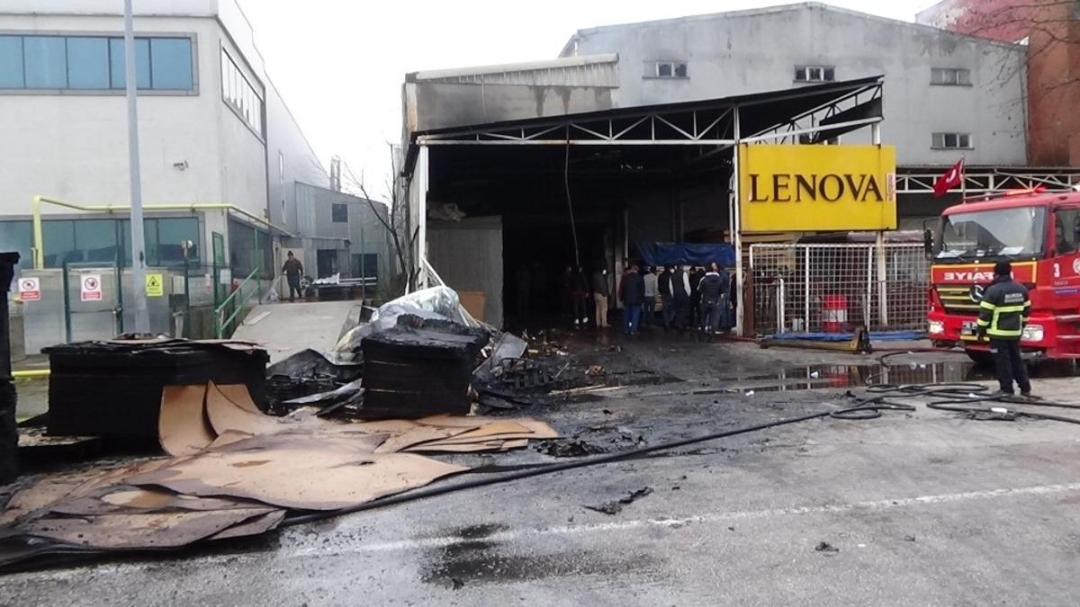 Saatler s&uuml;ren &ccedil;alışmalar sonucu yangın kontrol altına alındı