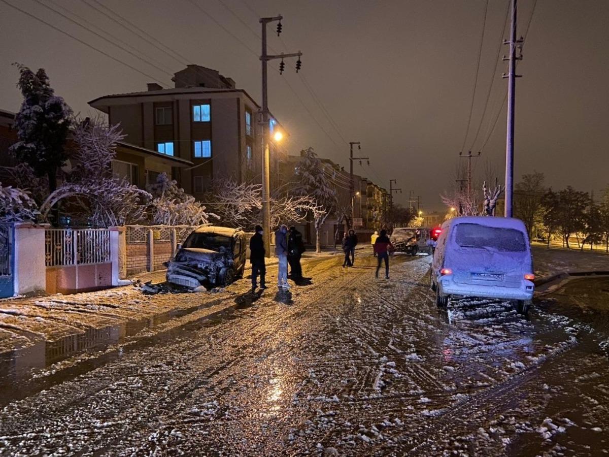 Kaza sonrası polisi &lsquo;Rekt&ouml;r&uuml;n şof&ouml;r&uuml;y&uuml;m&rsquo; diyerek baskı altına almaya &ccedil;alıştı