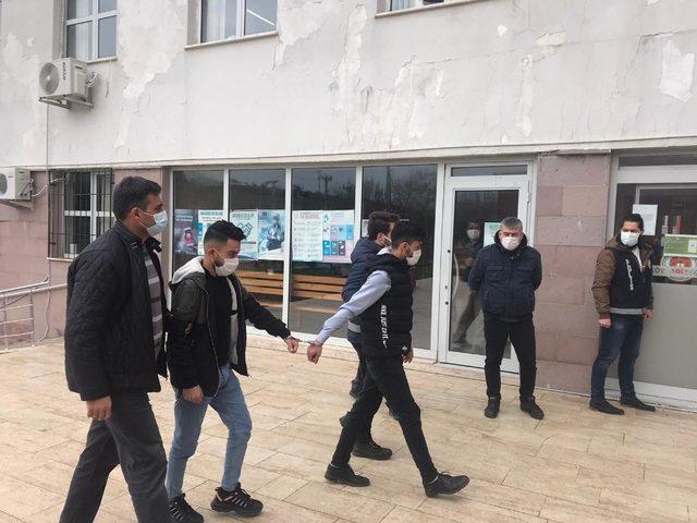 FET&Ouml; yalanıyla dolandırıcılık yapan yabancı uyruklu 2 kişiden 1&rsquo;i tutuklandı 1