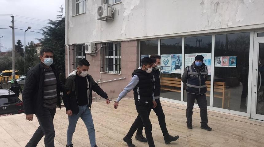 FET&Ouml; yalanıyla dolandırıcılık yapan yabancı uyruklu 2 kişiden 1&rsquo;i tutuklandı