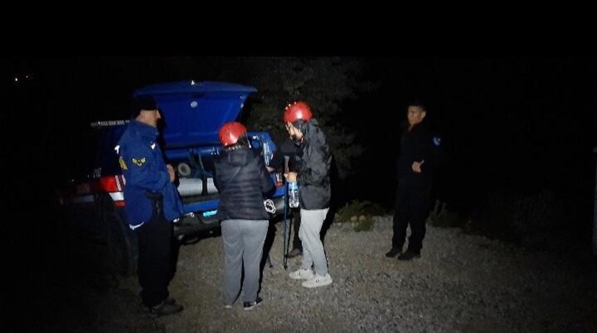 Doğa y&uuml;r&uuml;y&uuml;ş&uuml;nde kaybolan 2 kişiyi JAK timleri buldu