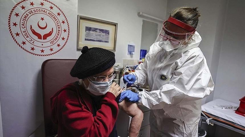 Koronavirüsle mücadelede endişelendiren açıklama: 65 yaş üstünde aşıya direnenler var