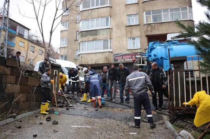 Bitlis’te tıkanan kanallar açıldı G2