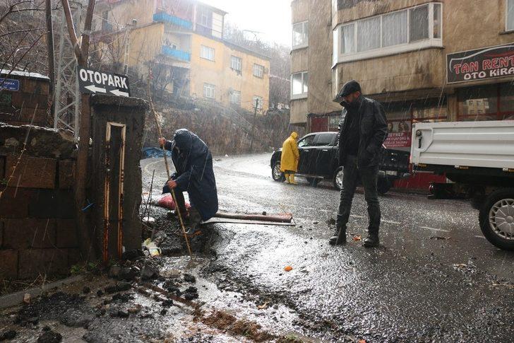 Bitlis’te tıkanan kanallar açıldı G3