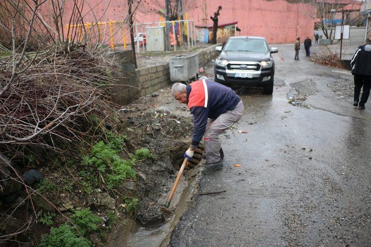 Bitlis’te tıkanan kanallar açıldı G4