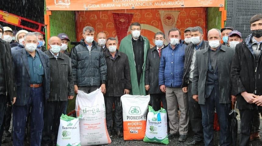 Kütahya’da 900 çiftçiye tohum desteği