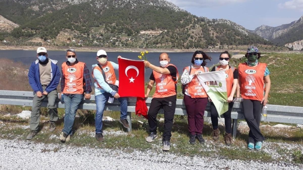 Suyun &ouml;nemine dikkat &ccedil;ekmek i&ccedil;in 15 kilometre y&uuml;r&uuml;d&uuml;ler