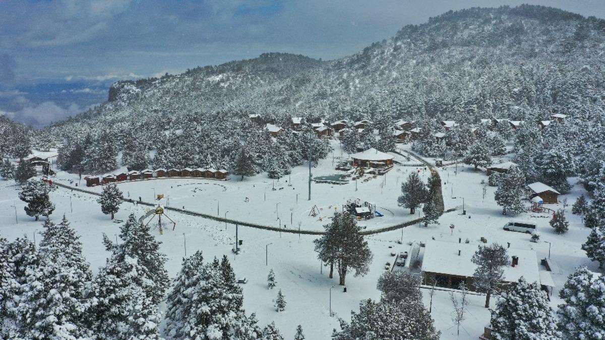 Denizli Teleferik ve Bağbaşı Yaylası yeniden beyaza b&uuml;r&uuml;nd&uuml;