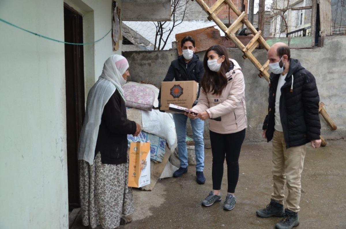 Diyarbakır B&uuml;y&uuml;kşehir Belediyesi yaşlıları yalnız bırakmadı