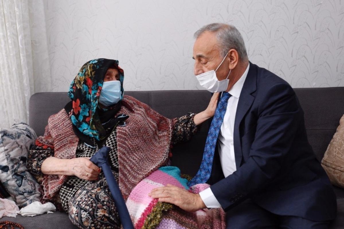 Başkan &Ccedil;ebi asırlık &ccedil;ınarları ziyaret etti