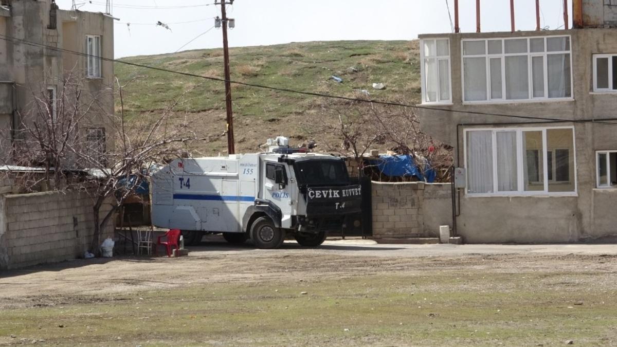 Polis ekipleri ka&ccedil;ak kazı n&ouml;betinde