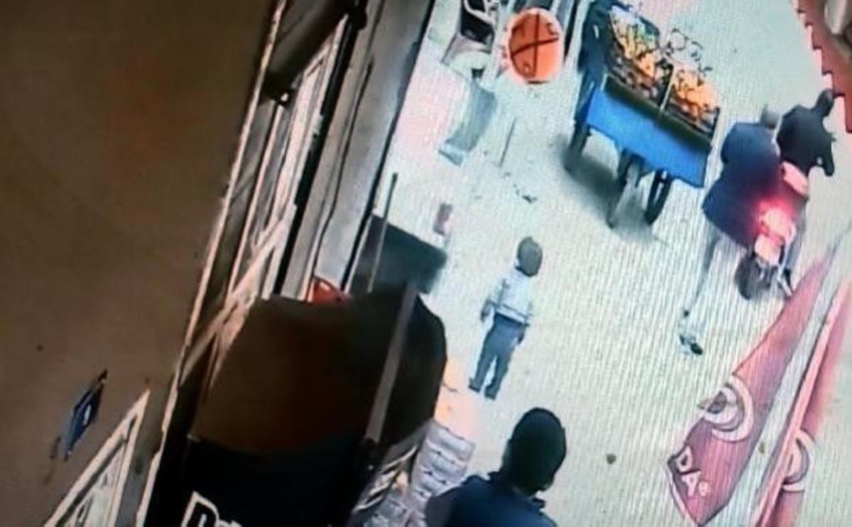 Otomobilin altında kalan &ccedil;ocuğun inanılmaz kurtuluşu