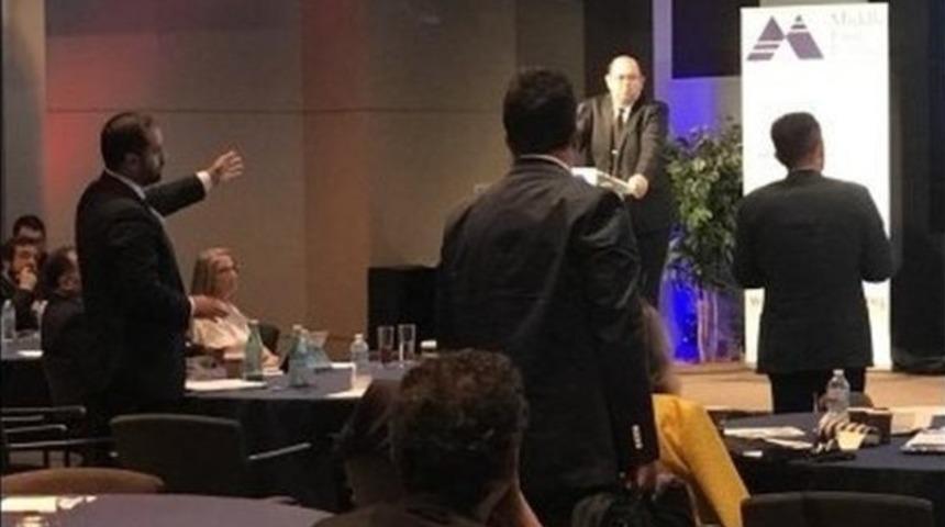 ABD'de gergin toplantı! FET&Ouml;'c&uuml; isim i&ccedil;eri alınınca salon bir anda boşaldı
