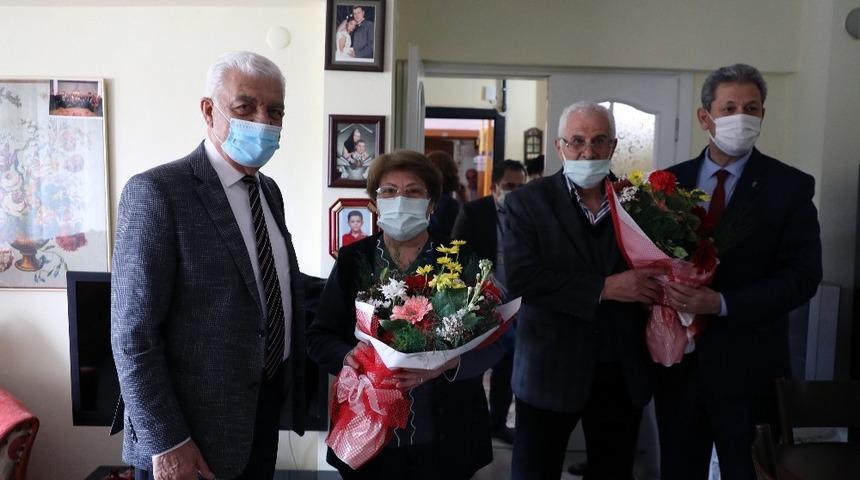 Başkan G&uuml;r&uuml;n&rsquo;den yaşlılara moral Ziyareti z