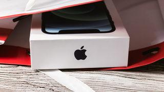 Apple'a iPhone 12 mini şoku: Samsung'a tazminat ödeyebilir!