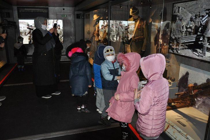 ‘Çanakkale Savaşları Mobil Müzesi’ Simavlıları duygulandırdı G3