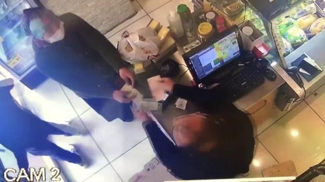 Tırnak&ccedil;ılık yapan kadını esnafın dikkati yakalattı 1