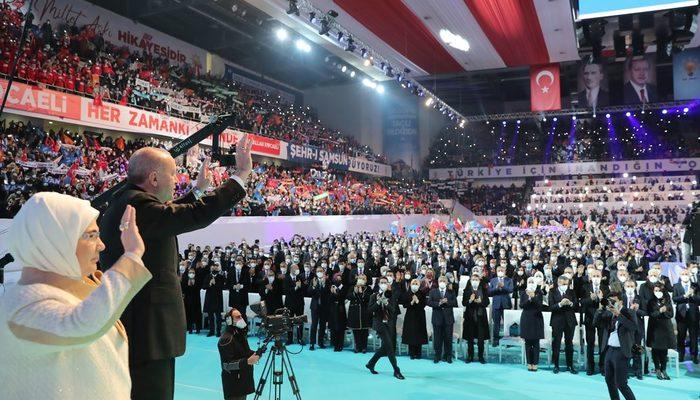 AK Parti kongresindeki kalabalık sosyal medyada olay oldu! Melih Gökçek'ten eleştirilere yanıt geldi