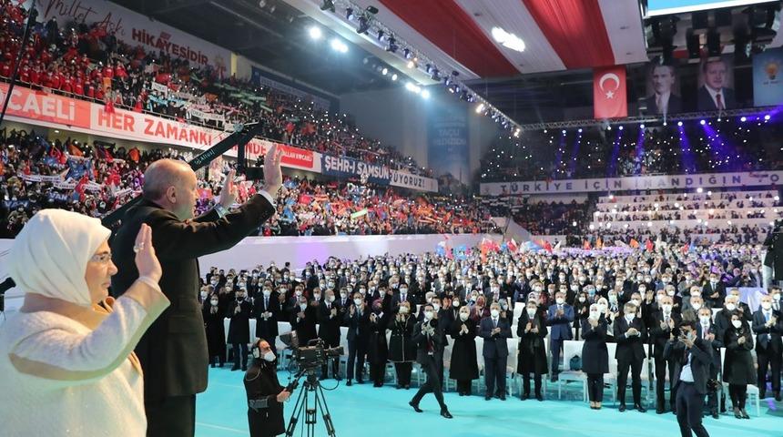 AK Parti kongresindeki kalabalık sosyal medyada olay oldu! Melih Gökçek'ten eleştirilere yanıt geldi