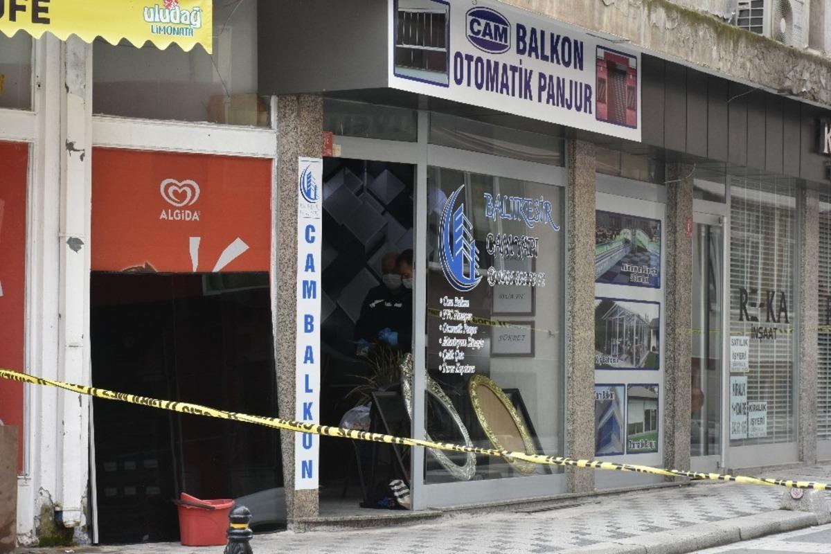 5 yaşındaki &ccedil;ocuk annesini silahla vurdu