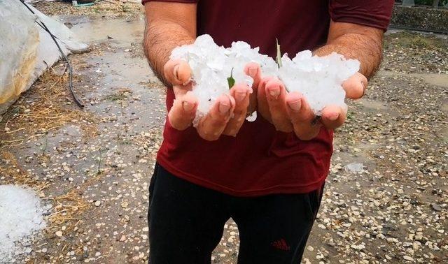 Erzincan’da dolu yağışı etkili oldu